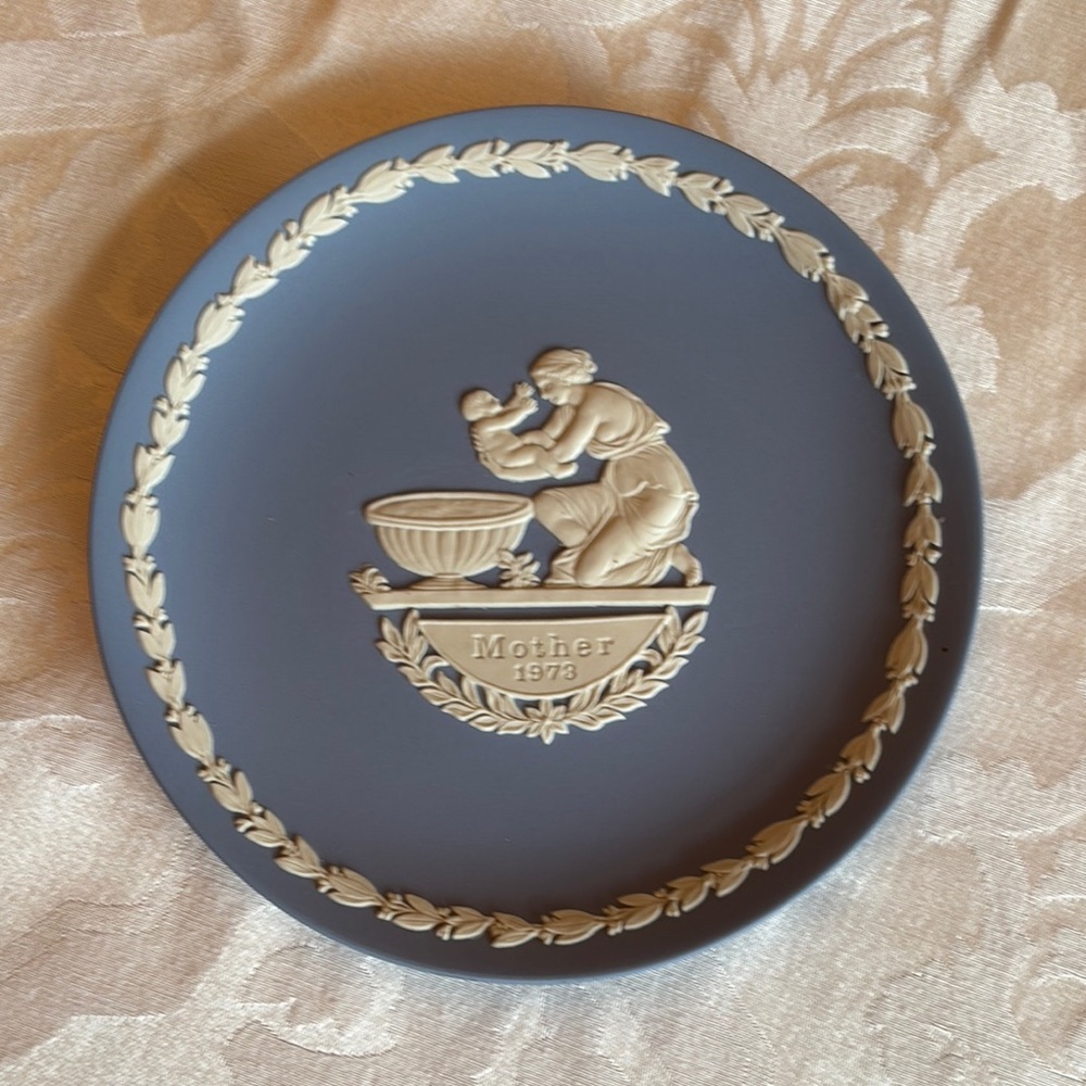 Vintage Wedgwood 1973 Mother’s Day plate
